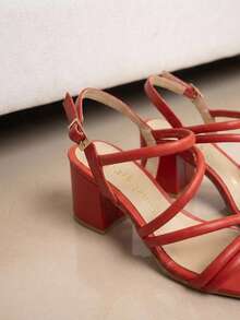 Wide Heel Sandal With Crossed Straps - 紅色 - 查看 3
