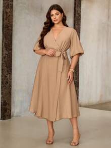 Roveilla 大码女式V领系带腰部开衩下摆短袖中长连衣裙，休闲度假复古风，春夏米色优雅裹身连衣裙，带袖中长连衣裙，浅棕色连衣裙，女士优雅中长连衣裙，女士奢华连衣裙，女士优雅连衣裙，女士裹身连衣裙，女士连衣裙，正式服装，新款女士优雅连衣裙，新款高品质裹身连衣裙 - 卡其色 - 查看 5