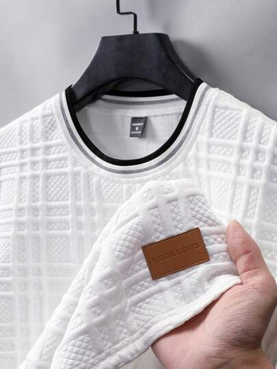 Manfinity Joysei Camiseta de punto jacquard de unicolor con textura para hombres, con etiqueta de cuero y cuello acanalado
