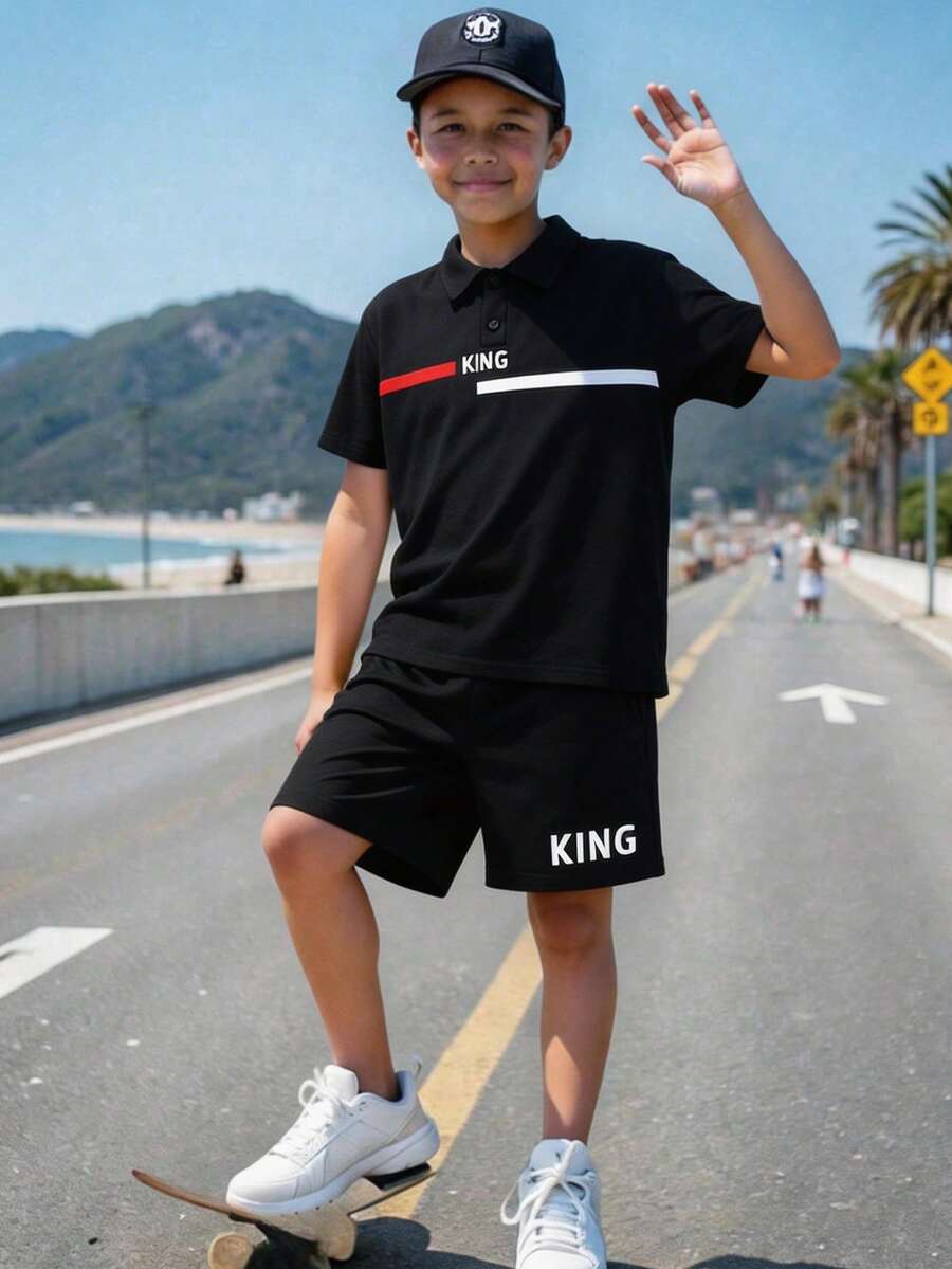 SHEIN 两件套男童休闲学院风舒适时尚简约实用柔软拼接撞色印花宽松短袖圆领T恤和松紧腰短裤套装,运动服,Y2K风格套装,Polo衫套装,黑色套装,基础款上衣,适合春夏、外出、情人节、约会、旅行、度假、家庭聚会、返校季、婚礼季、晚宴、运动等场合。 - 黑色 - 查看 1