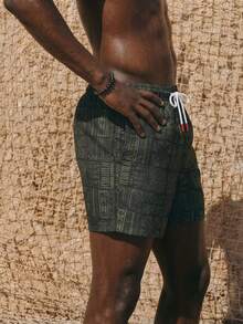 ZELFYO Pantalones cortos de playa para hombre con estampado de palmeras, cintura con cordón y bolsillos - Negro - Ver 5