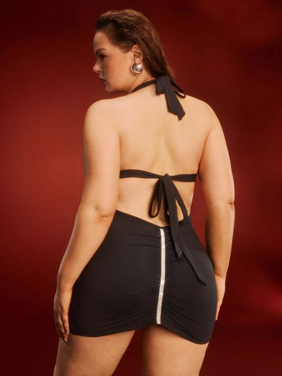Spicy Aura Gaun Seksi Plus Size dengan Potongan V Dalam, Detail Kerut, Hiasan Berlian Imitasi, dan Glitter yang Menonjolkan Lekuk Tubuh, Cocok untuk Pesta, Bar, Klub, dan Festival Musik. - Hitam - View 1