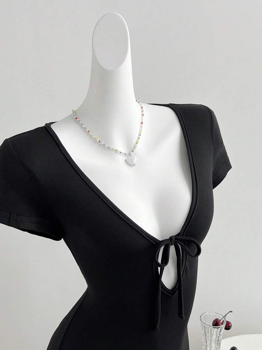 Elamini Vestido negro mini con cuello en V profundo y cintura anudada, informal para /verano - Negro - Ver 1