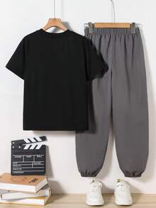 SHEIN Mirajuku Bộ đồ thường ngày 2 món cho bé trai mùa xuân/hè: áo thun ngắn tay in họa tiết màu đen mới và quần cargo màu xám. - Xám - Xem 2