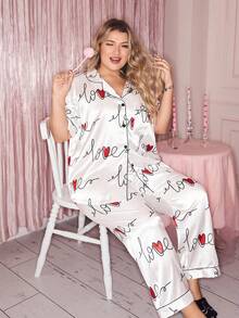 Slumberry CURVE Set Pakaian Santai Kasual untuk Wanita Ukuran Plus: Atasan Lengan Pendek Kancing Depan dengan Motif Huruf & Hati dan Celana Panjang Lebar - MultiWarna - View 5