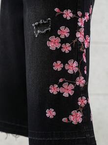 Manfinity EMRG Men's Street Fashion Casual Distressed Embroidered Black Denim Shorts - Black - View 8