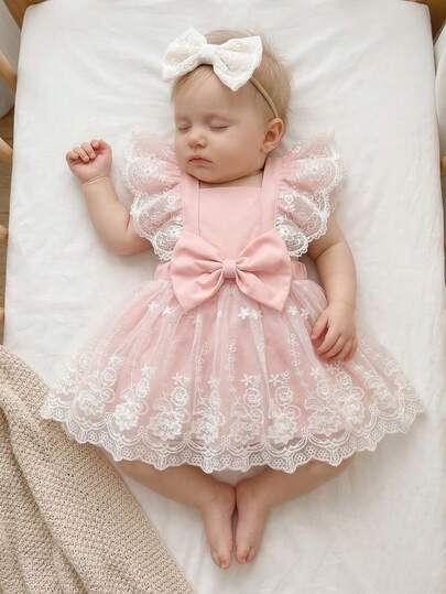 SHEIN Newborn Baby Girls' Sleeveless Dress With Big Bow Tie, Lace Trim & Ruffle Hem, Sweet & Elegant, Suitable For Summer Party, Outing, Photo Shoot Newborn Baby Girl Outfit Christening Outfit For Baby Girl Baby Baptism Dress Photoshoot Outfit For Baby Baby Girl Dresses