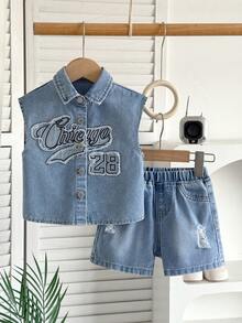 Bộ 2 món gồm áo ba lỗ và quần short denim màu xanh nhạt thêu chữ cho bé trai. - Rửa nhẹ - Xem 3