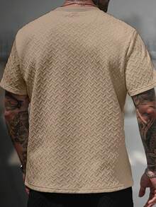 Manfinity Homme 加大码男士圆领短袖T恤，舒适混纺面料，正面饰有优雅皮革贴片，适合休闲、派对、聚会、运动、办公等场合，经典日系春夏流行T恤 - 卡其色 - 查看 2