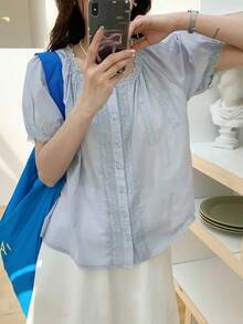 DAZY 女士纯色撞色蕾丝短泡泡袖单排扣休闲衬衫 - 藍色 - 查看 5