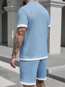 Manfinity CasualCool 男士舒适华夫格针织圆领短袖T恤和抽绳松紧腰短裤两件套，袖口、下摆和裤脚均采用撞色滚边设计，二合一款式，经典运动风，适合休闲、度假、派对、健身、办公、春秋季等场合。 - 彩色 - 查看 2