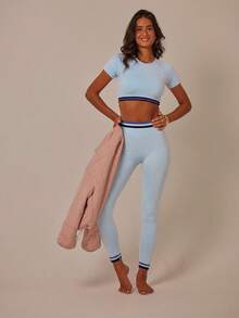 Aralina 女士圆领撞色短袖上衣和高腰紧身裤休闲运动套装 - 淺藍色 - 查看 3
