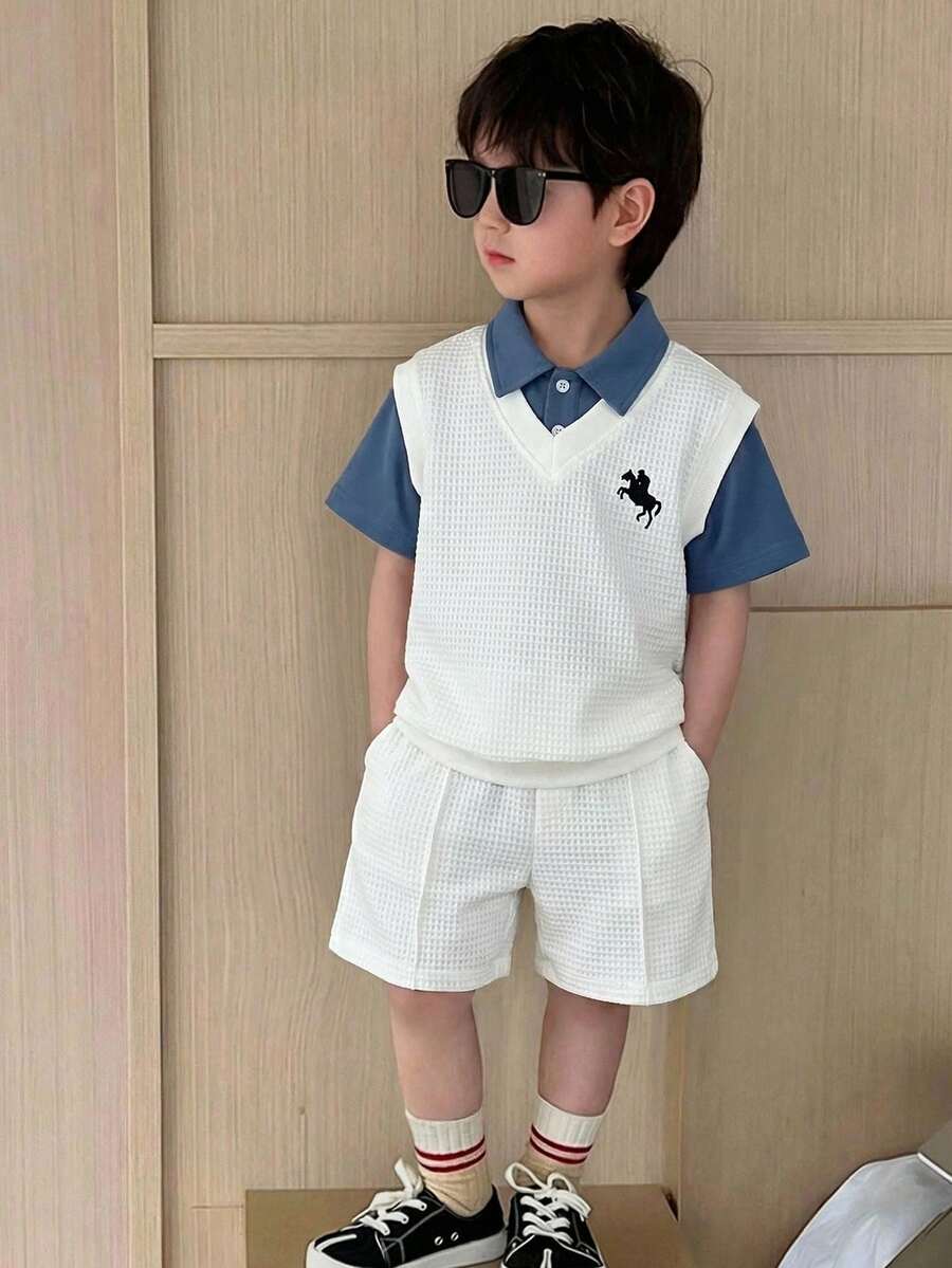 SHEIN 3件套男童舒适百搭日常休闲时尚学院风撞色拼接藏蓝色背心短裤搭配白色针织Polo衫,适合春夏季节、日常生活、运动、校园活动、聚会、节日庆典、演出、摄影、返校季等场合。 - 彩色 - 查看 1