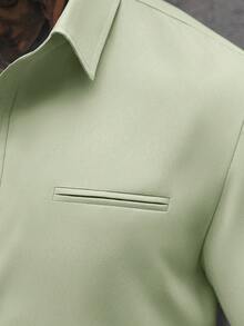 Manfinity Homme Kemeja Kasual Lengan Pendek Kancing Depan Warna Polos untuk Pria, Kemeja Polos Pria Kain Tenun Warna Hijau Muda - Hijau abu-abu - View 3