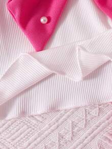 SHEIN Genkimix Kids 2件套女童（小号）纹理面料T恤，饰有3D立体花卉图案，搭配休闲裤，适合居家及休闲外出穿着 - 粉色 - 查看 4