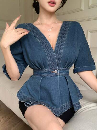 DAZY Blusa vaquera de mujer con cuello en V elegante, manga corta, diseño casual de vacaciones en la playa, con dobladillo con volantes y cintura ceñida, adecuada para primavera y verano