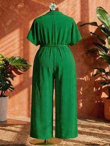 SHEIN CURVE+ Curve 尺码 US22 音乐节、海滨度假、波西米亚风夏季休闲度假纯绿色宽松卷袖交叉领编织腰带超阔腿裤，编织纹理面料，女士连体裤 - 綠色 - 查看 2