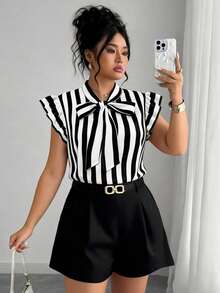 GlowEve CURVE 大码女士优雅黑白条纹套装，喇叭袖蝴蝶结上衣+链条装饰短裤，适合日常通勤、正式场合、约会、外出和度假。 - 黑與白 - 查看 6