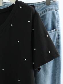 GlowEve CURVE Áo thun ngắn tay màu đen đính hạt lấp lánh thanh lịch, tôn dáng và đa năng, mẫu áo cổ chữ V tối giản mùa xuân/hè mới với điểm nhấn đính hạt duyên dáng. Hàng mới về, quần áo nữ chất lượng cao, trang phục OOTD cho nữ, trang phục thời thượng dành cho nữ S3433. - màu đen - Xem 5