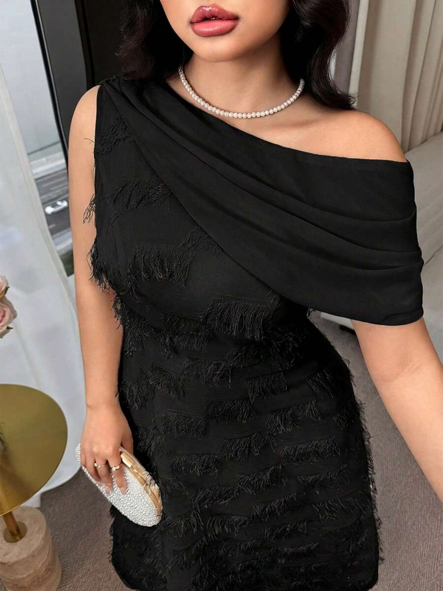 Modelyn 大码女式纯色不对称肩部流苏设计优雅连衣裙 - 黑色 - 查看 1