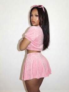 Slaydiva 2026春夏新款休闲街头风粉色宽松仿雪花圆领慢跑短袖T恤+百褶裙女装两件套，含内衬打底裤。适合日常穿着、休闲外出、音乐节、嘉年华、派对、聚会、时尚达人、返校、夜店、早午餐、机场穿搭、旅行、居家休闲等场合。 - 粉色 - 查看 8