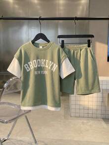 SHEIN Little Byeori 2件套男童休闲韩版宽松字母印花圆领短袖T恤短裤套装，适合通勤、上学、日常休闲、运动、春夏穿着。 - 綠色 - 查看 9