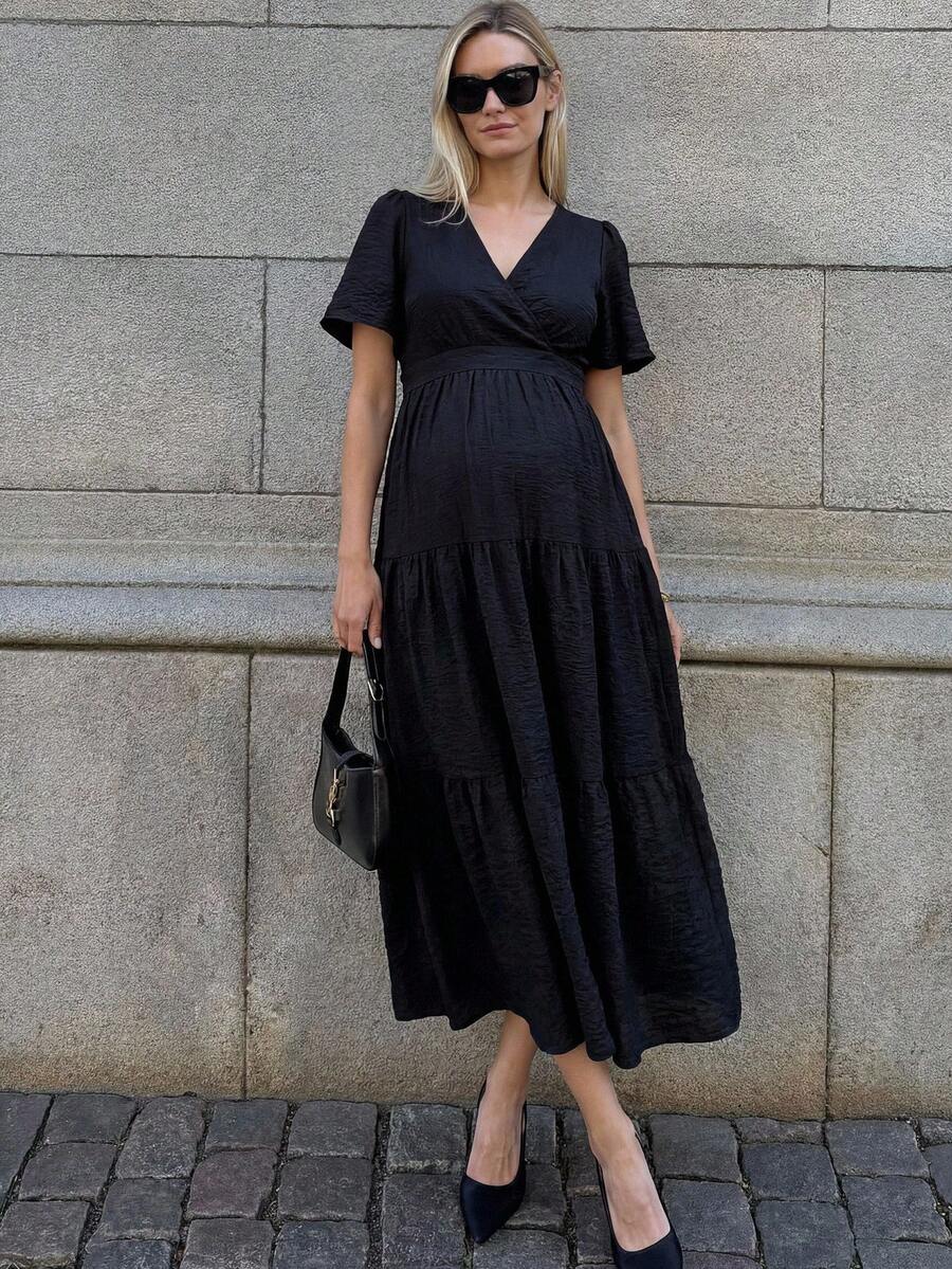 SHEIN MaterniWear 孕妇纯色V领褶皱腰身优雅连衣裙，适合派对和日常穿着 - 黑色 - 查看 1
