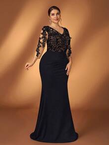 Serin Robe élégante, romantique et luxueuse de grande taille avec col en maille contrastée, col en V profond, élastique tricoté, appliques florales plissées et ourlet sirène. Convient pour soirée, fête des célibataires, rendez-vous, bal, vacances, mariage, robe de mère de la mariée - Noir - Voir 7