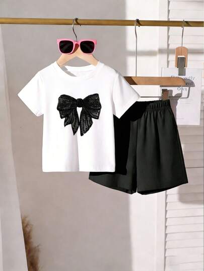 2pcs/Set Young Girls' Casual Minimalist Black Butterfly Print Short Sleeve Round Neck T-Shirt And Loose Wide Leg Shorts, Cute Cartoon Pattern Fashion Suitable For Spring And Summer, Girls Casual Outfit, T-Shirt And Shorts Set For Young GirlChildren 4-Season Outfit