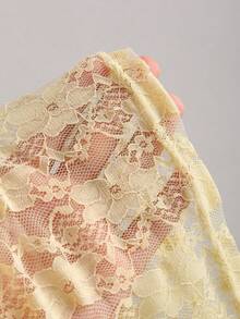 Sweetra 女士新款时尚百搭弹力蕾丝连衣裙，镂空腰带迷你连衣裙 - 淡黃色 - 查看 4