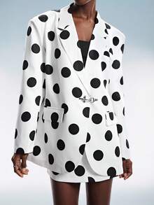 GENKIRA 挺括的黑白撞色波点随机印花复古现代宽松西装外套+迷你裙女士套装，翻领翻盖口袋不对称金属纽扣设计，朋克前卫复古酷炫休闲通勤百搭套装 - 白色 - 查看 6
