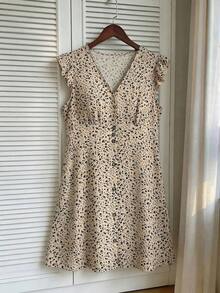 SHEIN Frenchy Vestido veraniego de talla grande con estampado floral diminuto, estilo bohemio casual, cintura recogida y mangas de copa - Albaricoque - Ver 7