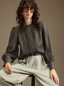 Ontre Áo kiểu nữ tay dài cổ tròn thêu họa tiết rỗng, chất liệu vải lanh acetate, mã sản phẩm 2026SS, phù hợp cho công sở, đi làm, dự tiệc hoặc các buổi gặp mặt. - Màu xám đen - Xem 7