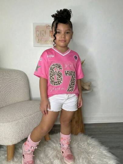 SHEIN Young Girl Loose Fit V-Neck Numeric Leopard Print T-Shirt 2 Piece Summer Oversized Tee Girls Pink Short Sleeve Football Jersey With Leopard Print Numbers Toddler Fashion Top Kids Hot Pink V Neck Sport Shirt With Animal Print Detail Casual Youth Pullover Blouse Chic Toddler Girl Pink Football Style Shirt With Leopard Number Design Short Sleeve Comfort Top Summer Tops Summer Clothes Casual Attire For Kids Girl Leopard Print Outfit Kids Clothes Girl Ootd For Kids Girls Pink Shirt For Girls