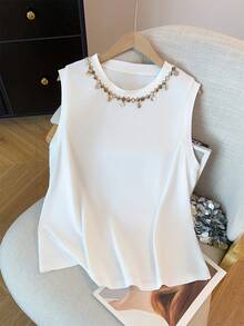 GlowEve CURVE Áo tank top không tay cổ tròn màu trơn thanh lịch dành cho nữ cỡ lớn, thiết kế cổ bèo nhún, đa năng cho mặc hàng ngày, đi làm, dự tiệc và đi chơi. - trắng - Xem 4