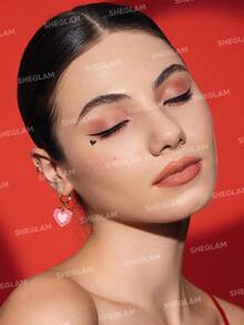 SHEGLAM Heart Eyes 二合一印章眼線筆防水液體眼線筆密封心形防暈染持久超細眼線筆 眼線筆 品牌 美容 化妝 化妝品 適合女性與女孩 完美搭配夏季春季 Y2K 時尚 流行 生日 母親節禮物 假期 派對準備就緒 最佳顏色 - Heart Eyes - 查看 3