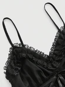 ROMWE Đầm mini dáng chữ A cổ điển với dây đeo mảnh, phối ren tương phản kiểu Gothic, mặt dây chuyền hình thánh giá và viền bèo nhún. - màu đen - Xem 3