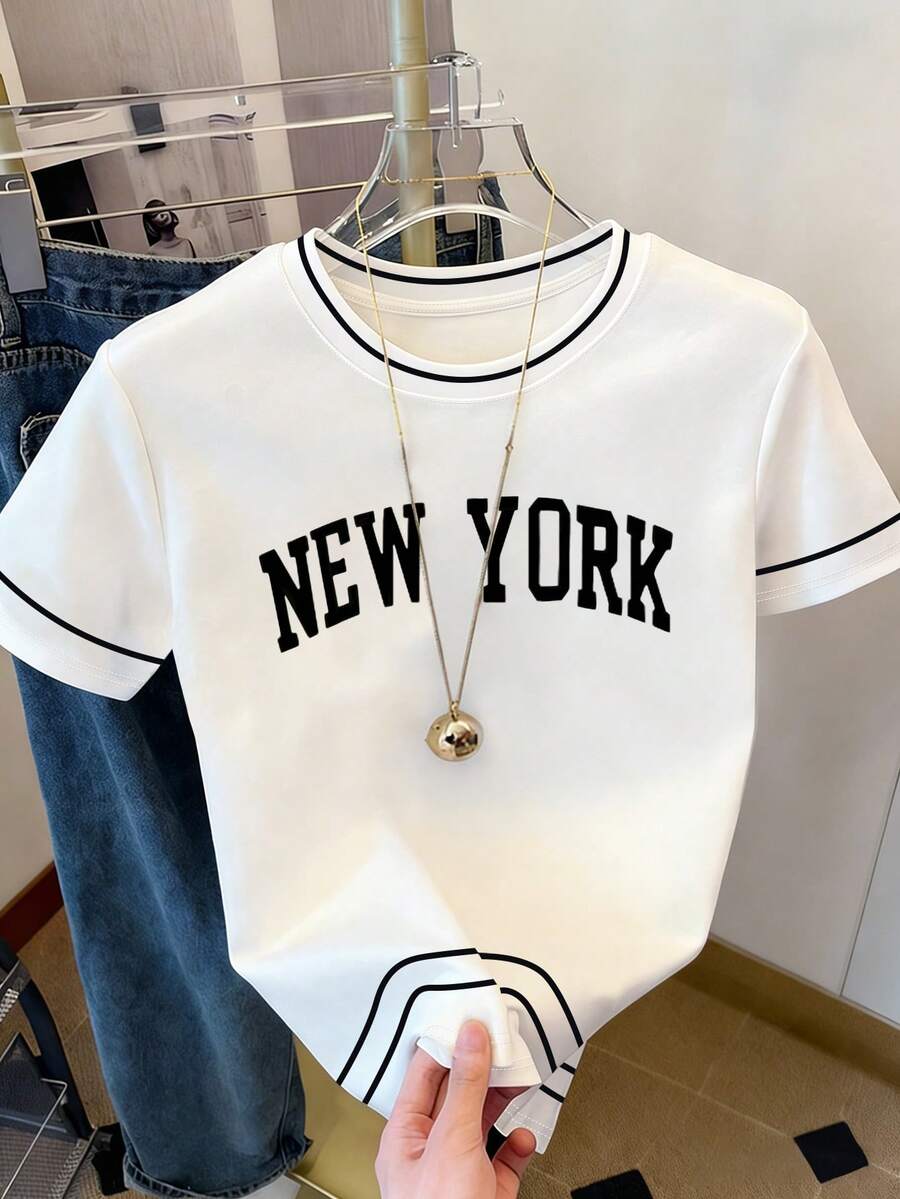 Resyla Áo thun nữ dáng regular fit, họa tiết chữ tiếng Anh tối giản, phong cách thường ngày đa năng, thích hợp mặc hàng ngày. - Nhiều màu - Xem 1