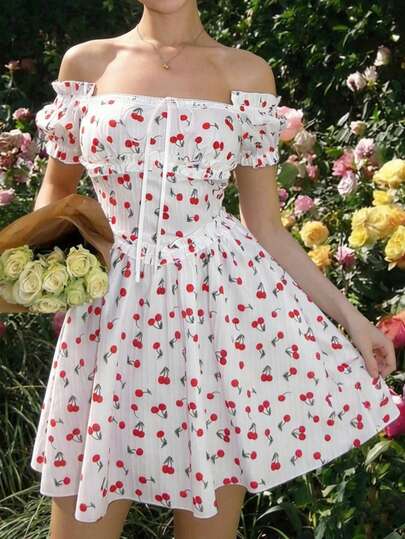 SHEIN Vestido de vacaciones con estampado de cerezas blancas, hombros descubiertos, mangas de pétalos/abullonadas, cintura con corset y silueta entallada y acampanada - dulce, favorecedora y lista para fotos. Palabras clave: Estampado de cerezas, hombros descubiertos, manga abullonada, Cottagecore, vestido de verano, atuendo de Pascua, brunch, picnic, fiesta de jardín, invitado de boda, cita nocturna