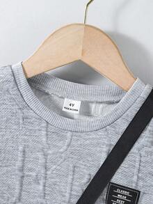 SHEIN Explorewe 3 Stücke Set für Kleinkinder Jungen: Buchstaben Strick Jacquard Casual Kurzarm T-Shirt, Shorts und Tasche, geeignet für tägliche Casual Ausflüge, Frühling/Sommer - Grau - Übersicht 4