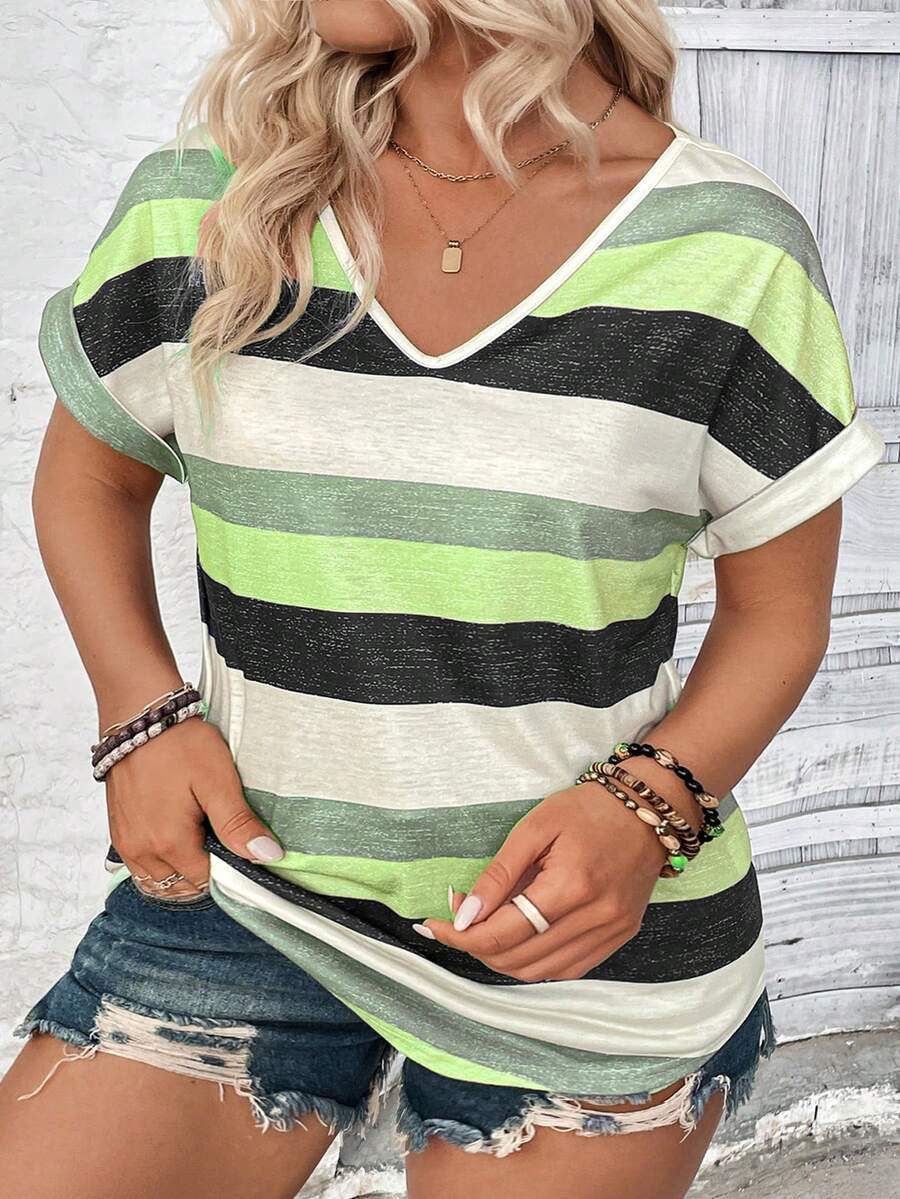 EMERY ROSE Camiseta básica casual de talla grande con cuello en V y puños vueltos, estampado digital de rayas de color neón verde y multicolor - Multicolor - Ver 1