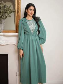 DAZY Camisola Pijama Feminina Glamourosa com Decoração de Bordado de Lantejoulas e Manga Pétala na Cintura - Verde - Visão 3