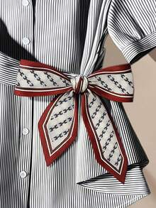 GlowEve CURVE 大码女式蝴蝶结领短袖纽扣宽松A字系带显瘦休闲优雅条纹衬衫领带衬衫条纹衬衫蝴蝶结衬衫经典衬衫女式衬衫夏季女式衬衫女式工作上衣女式上衣和衬衫丝带衬衫工作衬衫定制衬衫 - 黑與白 - 查看 4