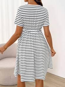 SHEIN 夏季孕妇休闲条纹短袖连衣裙 - 白色 - 查看 2