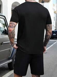 Manfinity CasualCool 男士字母印花短袖T恤和抽绳腰短裤休闲套装 - 黑色 - 查看 2