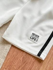 SHEIN 男嬰 2件組休閒可愛熊刺繡徽章不對稱條紋短袖 Polo 衫與短褲套裝，適合夏季 - 白色 - 查看 8