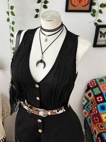 Sunspun Bộ jumpsuit cỡ lớn chất liệu giả da lộn, màu trơn, phong cách Bohemian, không tay, cổ chữ V, eo rút dây, viền tua rua dành cho nữ, quần áo nữ, trang phục miền Tây cho nữ, trang phục đi nghỉ mát cho nữ, quần áo phong cách rock cho nữ, quần áo nữ cá tính, trang phục miền Tây cho nữ, bộ romper tua rua cho nữ, bộ jumpsuit đen cho nữ. - màu đen - Xem 4
