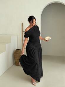 Firerie Ensemble 2 pièces grande taille confortable et élégant pour vacances et plage. Top t-shirt à manches courtes plissé avec col asymétrique et boucle métallique, en tissu texturé élastique. Jupe plissée ample taille haute coupe A, en ligne. Pour femmes. - Noir - Voir 8