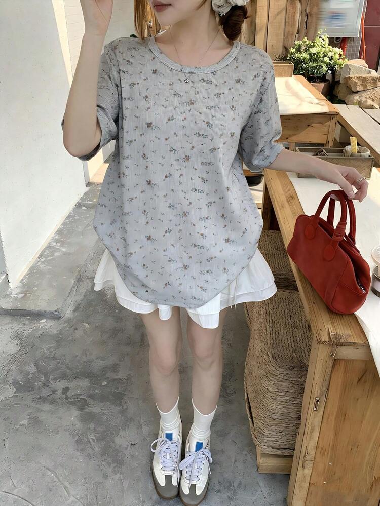 Spring/Summer New V-Neck Allover Ditsy Floral Slim Fit Women T-Shirt, Suitable For Valentine's Day