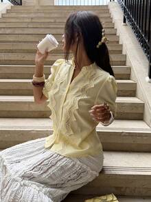 Pariaura Smickrande citrongul spetsskjorta med lapptäcke, elegant blus med mjuk volangkrage och blommig ärm, broderad texturerad - Ljusgul - Visa 3